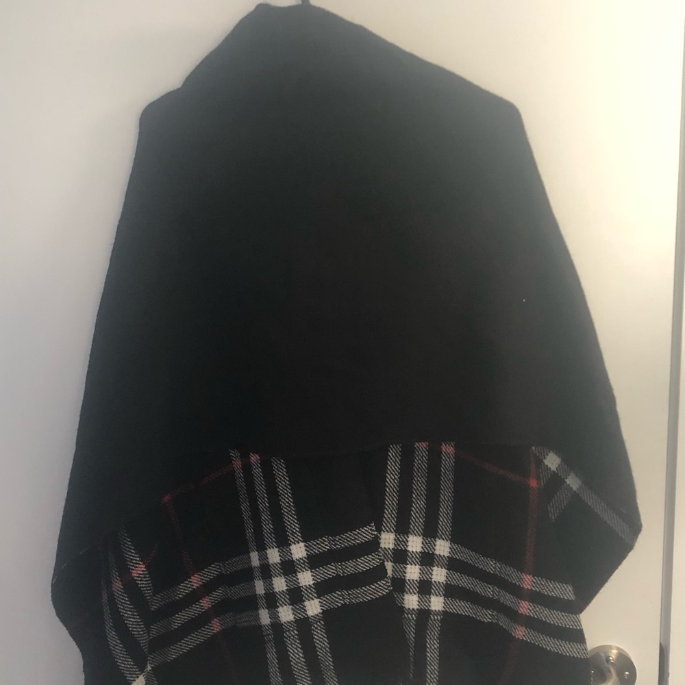 Cape shawl - Picture 2 of 3